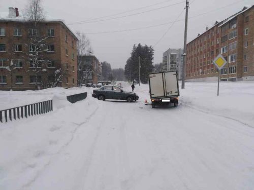 лобовое столкновение двух авто