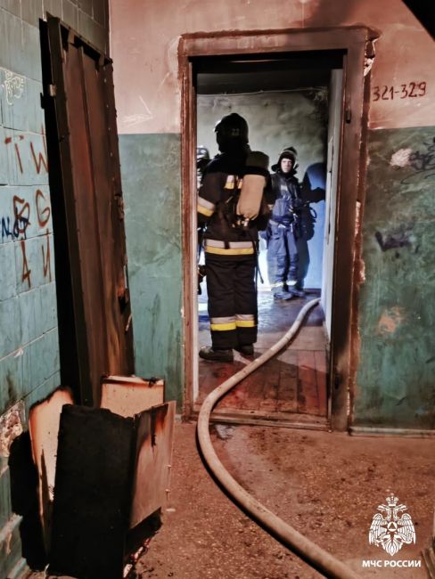 Пожар в подъезде многоквартирного жилого дома по улице Сенюкова
